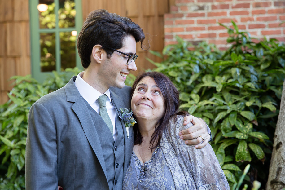 Groom and his mom - cute facial expression!