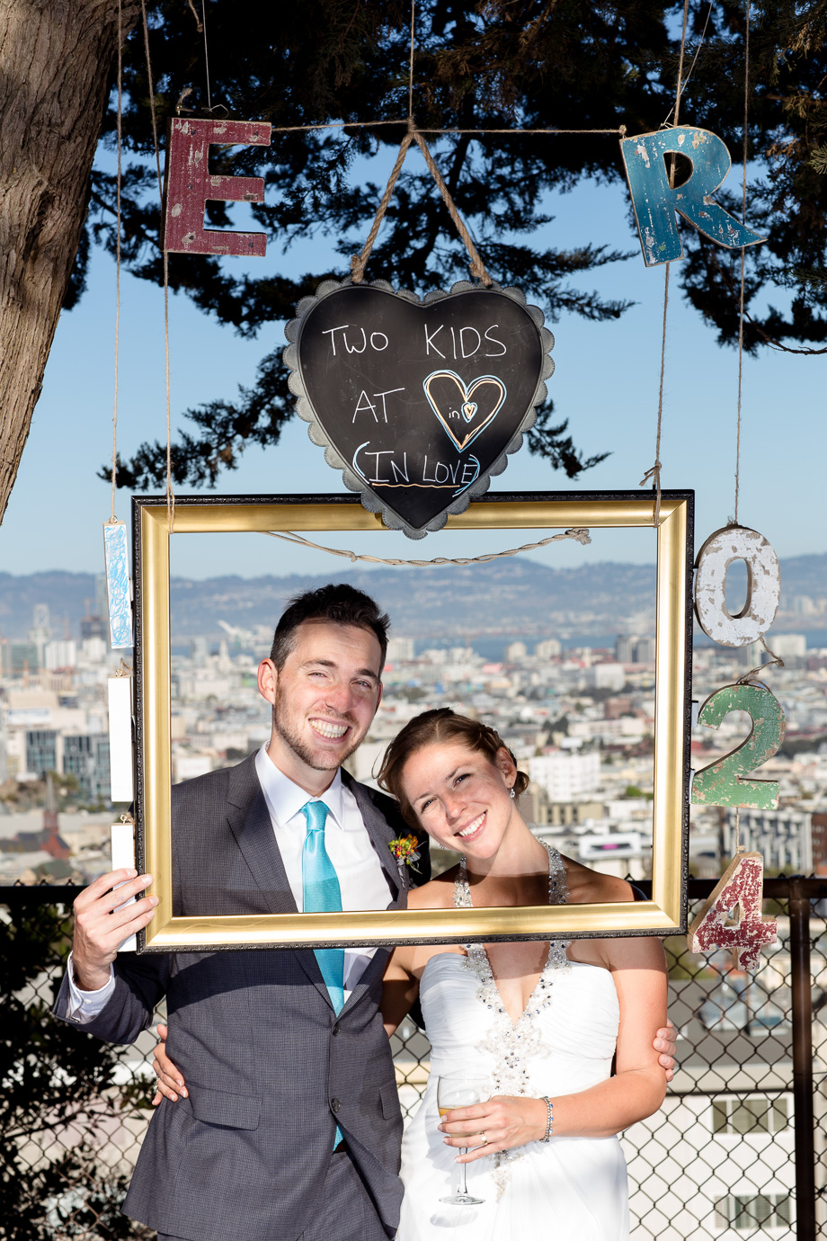 Fun wedding ideas - DIY photobooth hanging on the tree branch