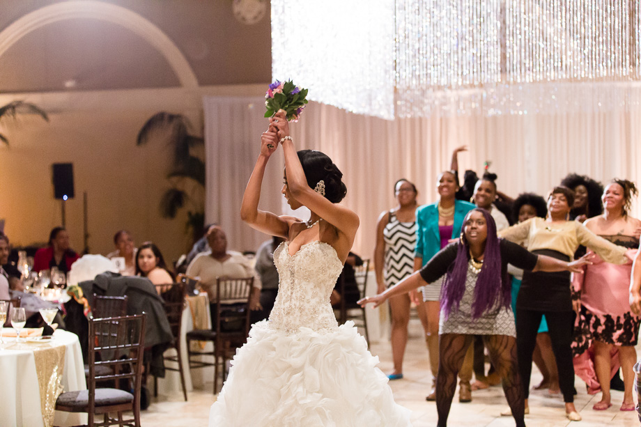 time for bouquest toss