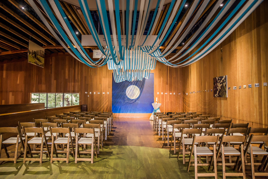 CuriOdyssey ceremony site - blue and white wedding