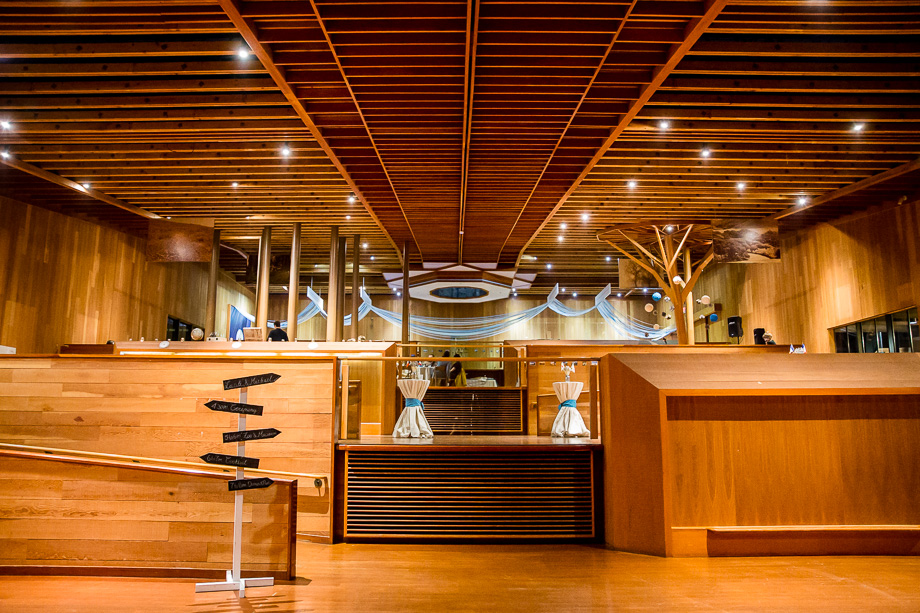 CuriOdyssey reception site decoration - blue and white wedding