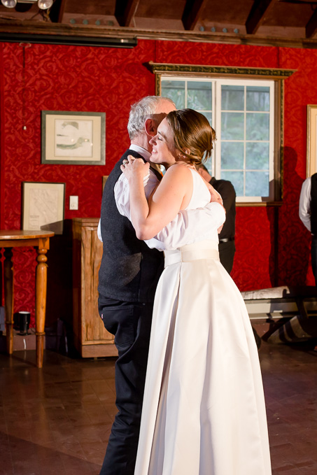 bride and father shaing a dance