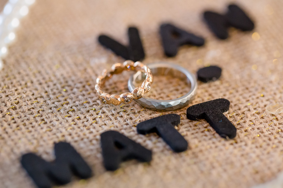 close up shot of the wedding rings