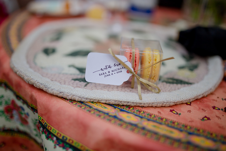 wedding guest favor - macaron with customized tags