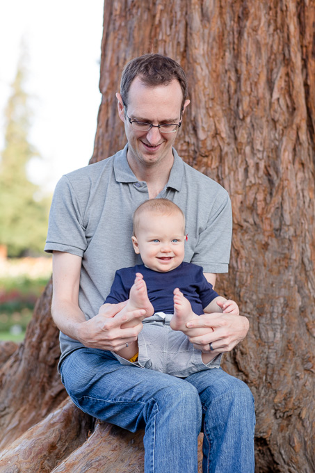 daddy clapping with babys feet - cute moment