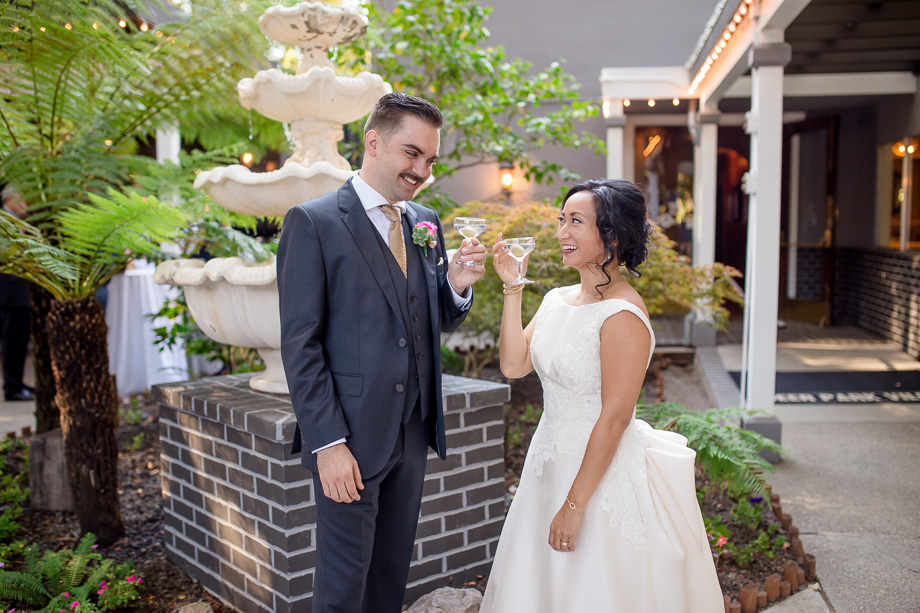 Deer Park Villa wedding cocktail hour