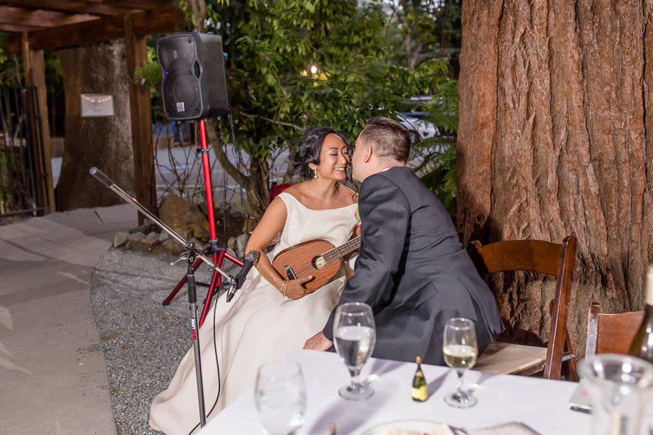 bride surprised the groom by a ukulele and a song