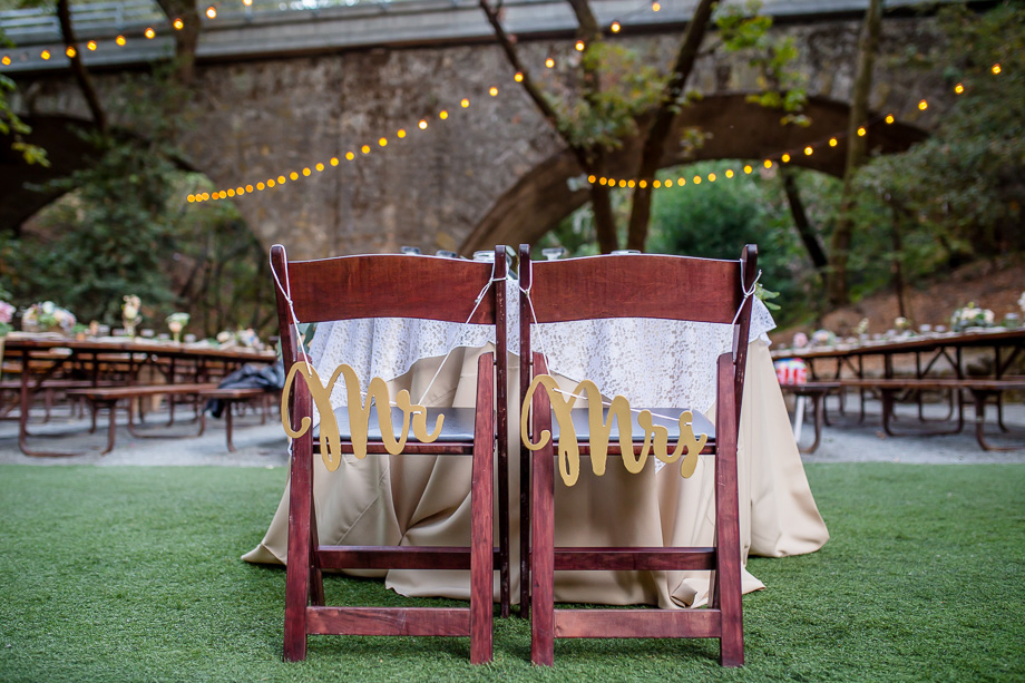 cute Mr and Mrs signs at the sweetheart table