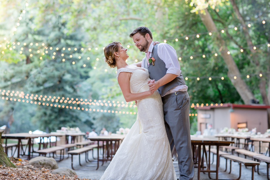 a sweet dip in front of the saratoga springs long tables