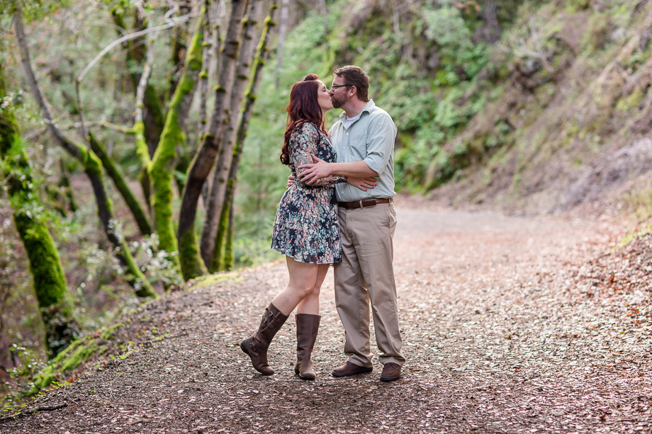 hiking trail engagement photo ideas