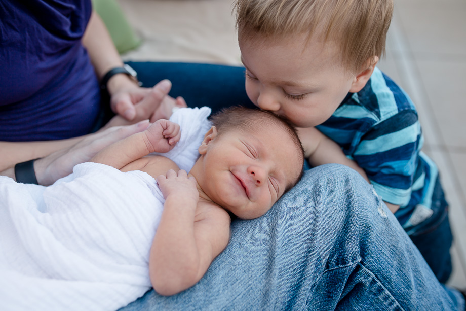 sweet candid moment - san francisco lifestyle family photographer