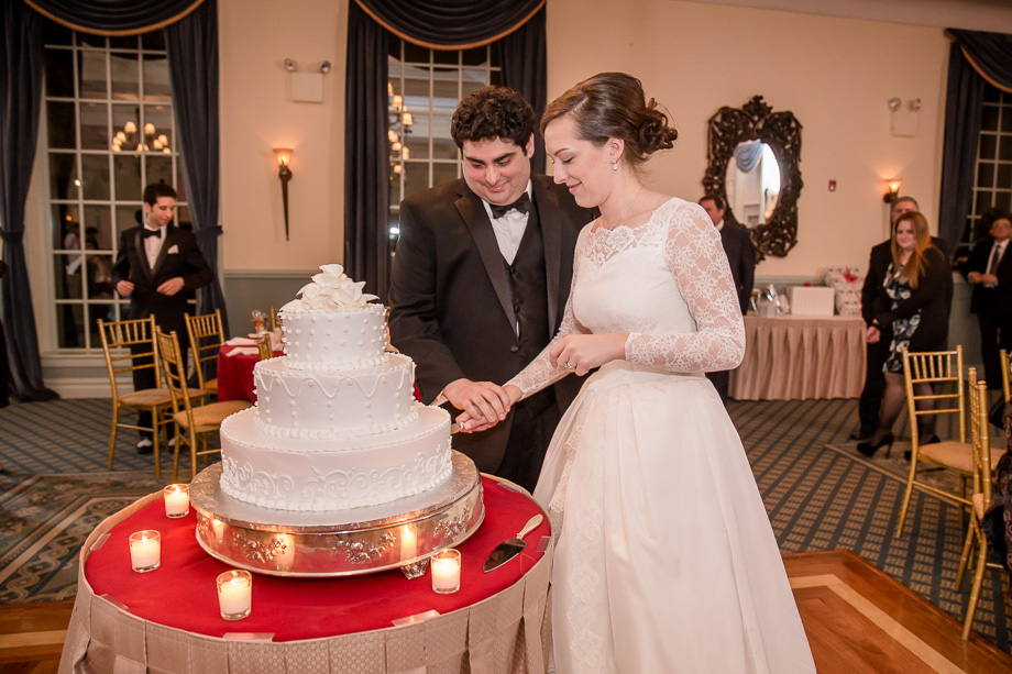 wedding cake cutting at Dyker Beach Golf Club