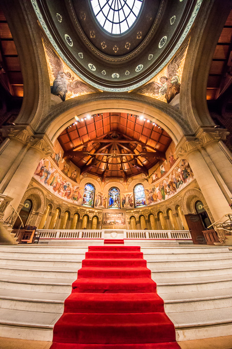 empty interior of Stanford Memorial Church