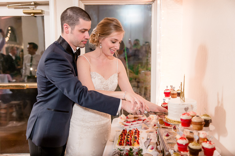 bride and groom cake cutting