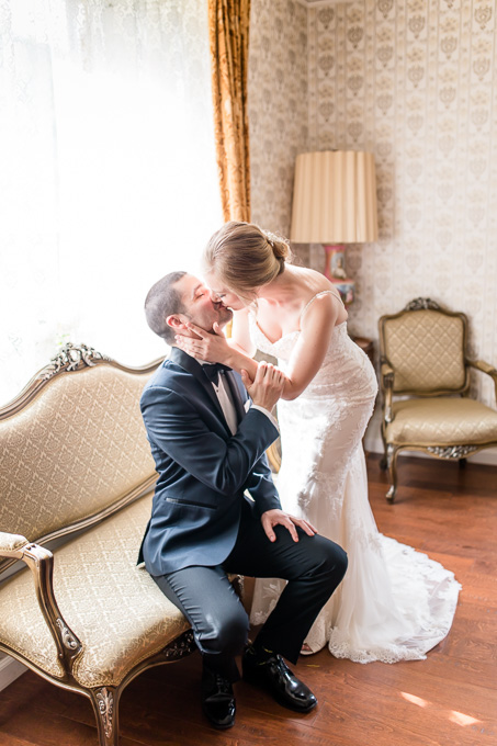 wedding photo inside the Elliston Vineyards mansion
