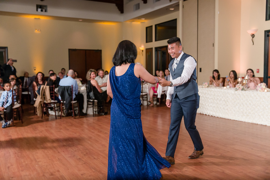 groom and mother dance