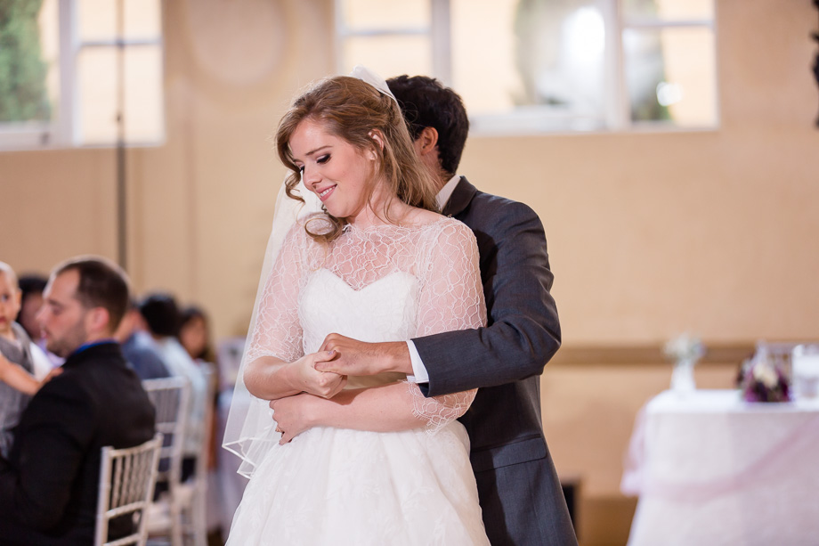 newlyweds romantic first dance