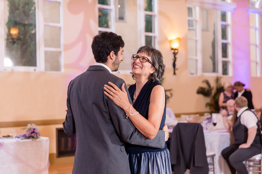 groom and mother dance