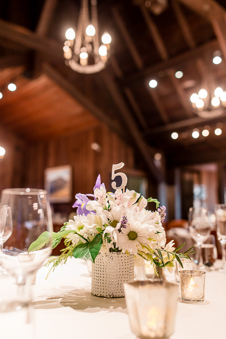 simple yet elegant wedding centerpiece