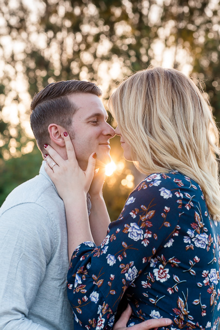 couple kissing with sun shines through the tree