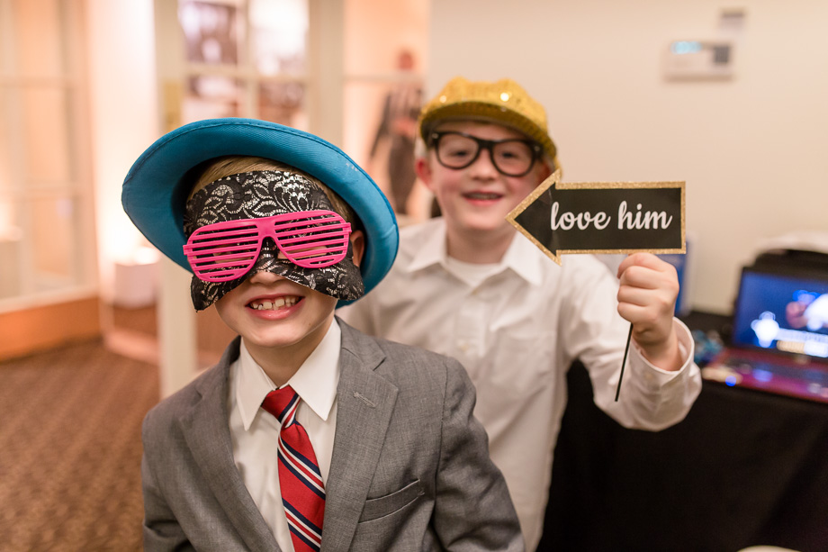 wedding photo booth fun