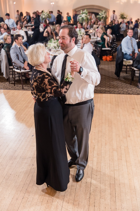 groom and mother dance