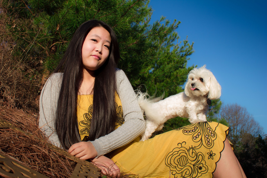 Belindas spontaneous senior portraits with Java the dog